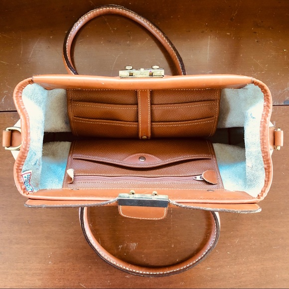 VINTAGE Rare Dooney & Bourke Cream Doctors Bag - Picture 8 of 9